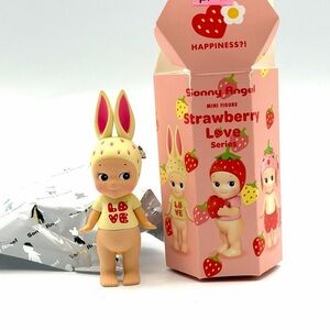 Sonny Angel Strawberry Love Mini Figure